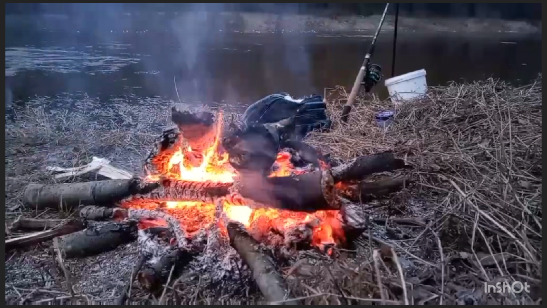 Весенняя рыбалка на фидер! Первая рыбалка в апреле. Красивый пейзаж на речке, рыбалка с другом