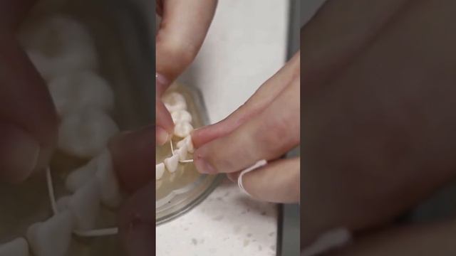 Как правильно пользоваться зубной нитью