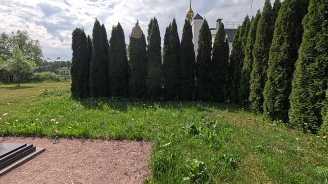 Церковный двор