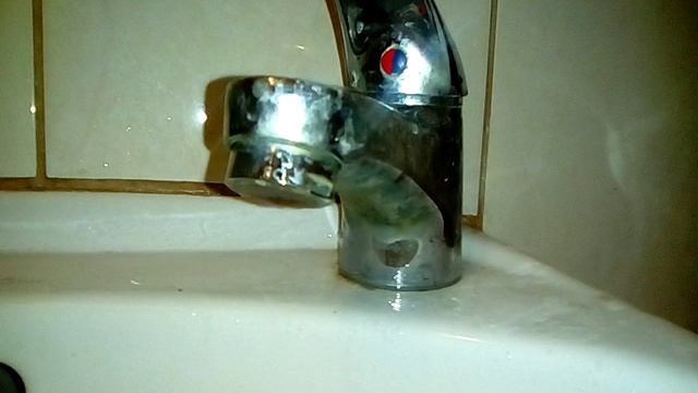 Слабый напор воды из смесителя для раковины!