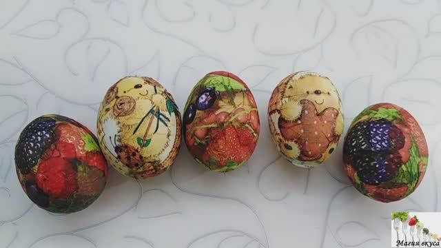 Как покрасить яйца на Пасху без красителей с помощью салфеток?