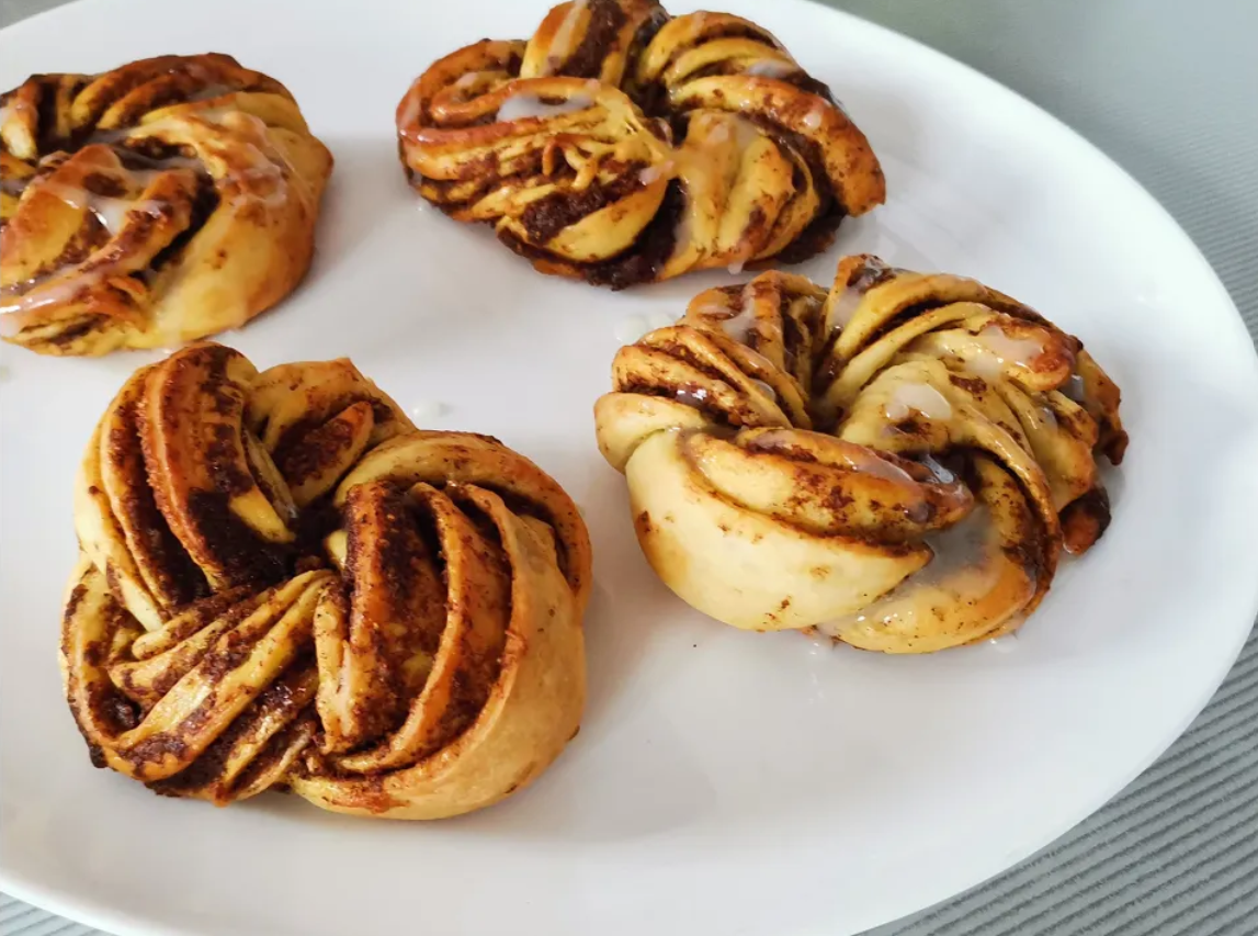 Они вам точно понравятся! Воздушные и ароматные булочки с  начинокой из апельсина и корицы!