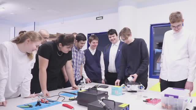 Инженерные классы:  занятие по «Морской робототехнике и судомоделизму»