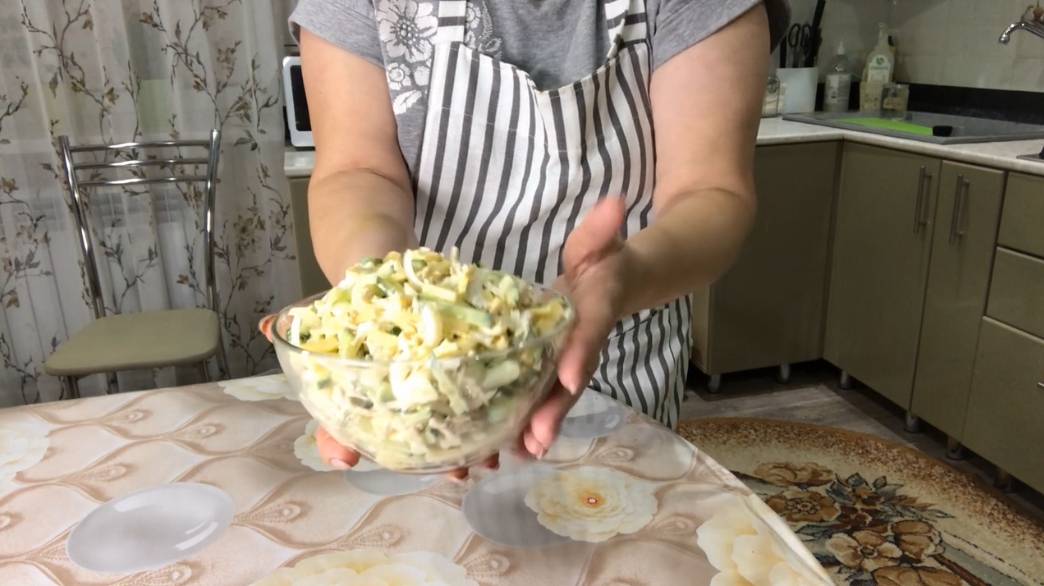 ПростойИвкусный  салат На праздничный стол  ИЗ КУРИНОЙ ГРУДКИ Не уступает на Новогоднем столе оливье
