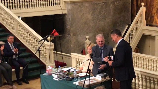 Всемирный клуб петербуржцев отпраздновал 30-летие: подарки Клубу от скульпторов (1)