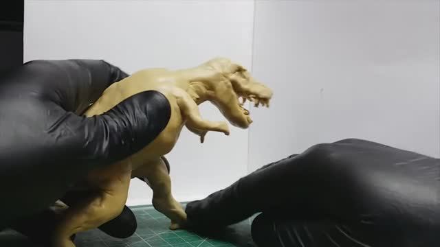 Лепка из пластилина. Как лепить динозавра тираннозавр.  Уроки лепки.