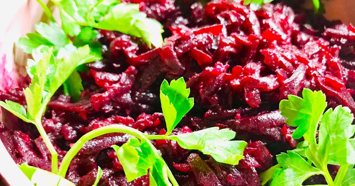 САЛАТ ИЗ СВЕКЛЫ с СОЛЕНЫМ ОГУРЦОМ и ЧЕСНОКОМ.Вкусный и простой салат.