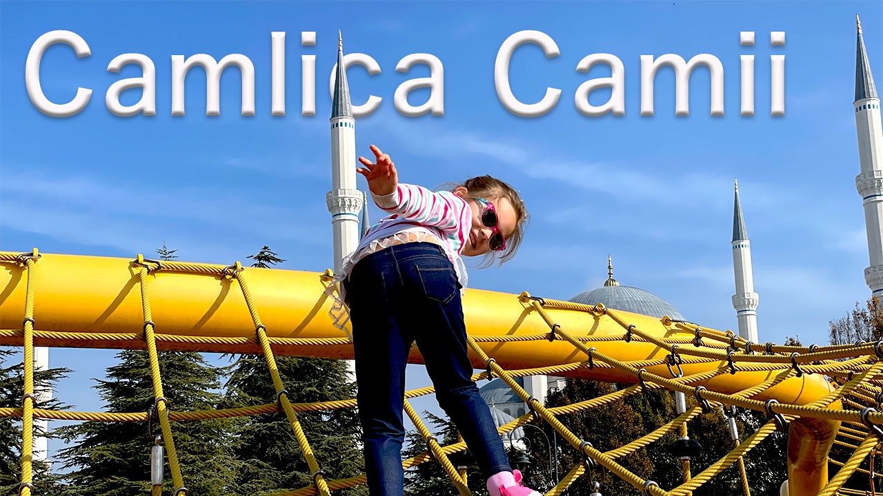 Детская Площадка у Мечети Чамлыджа / Camlica Camii