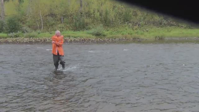 5 Серия Ловля 2 Рыбы Хариус Сразу Удочка Поплавок Тайга Алтайская Балда река Сухой Пит