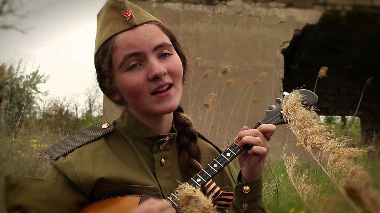 "В ЗЕМЛЯНКЕ"  Исполняют Мария и София ЧЕРНЫШЁВЫ (Москва)