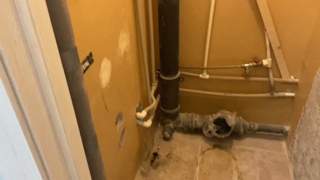 Первые 2 дня ремонта в ванной и туалете за 12 минут.