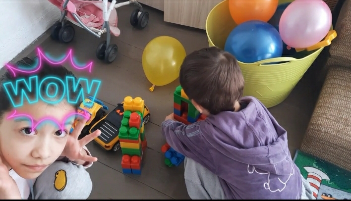 Алинка и Антошка устроили дискотеку!??