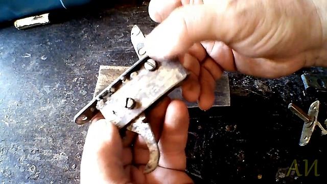 Ружьё - рогатка. Самодельный спусковой механизм..mp4