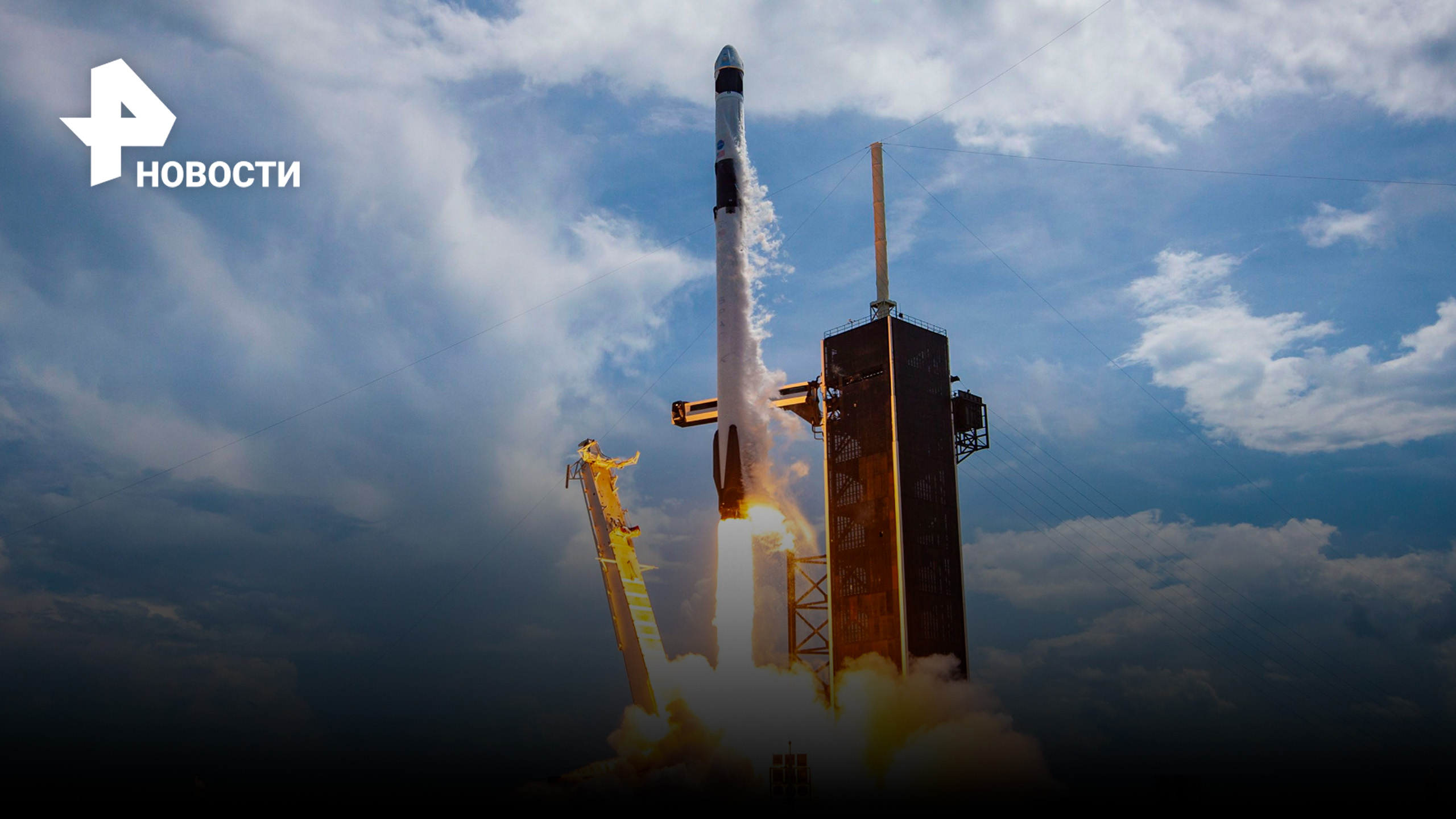 Запуск ракеты Falcon-9 попал на видео, снятое с самолета / РЕН Новости