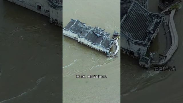 Он пережил тысячи наводнений и не обрушился