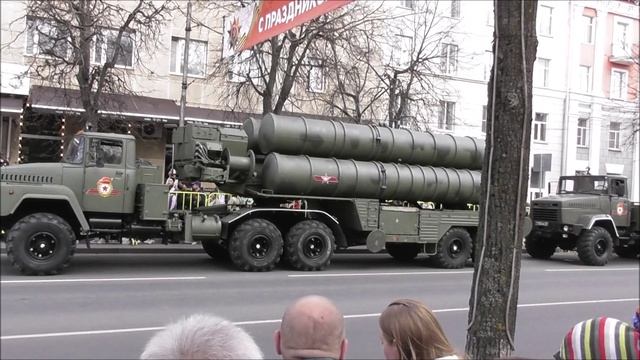 зенитный ракетный комплекс С-300 ПМ2 на параде победы 9 мая 2022 в Великом Новгороде