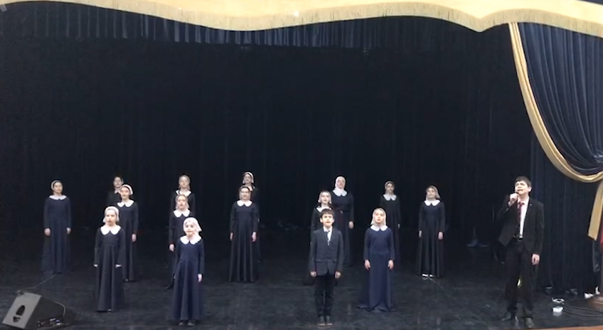 Участник 8 марафона "С чего начинается Родина" Бечашев с хором Мечта