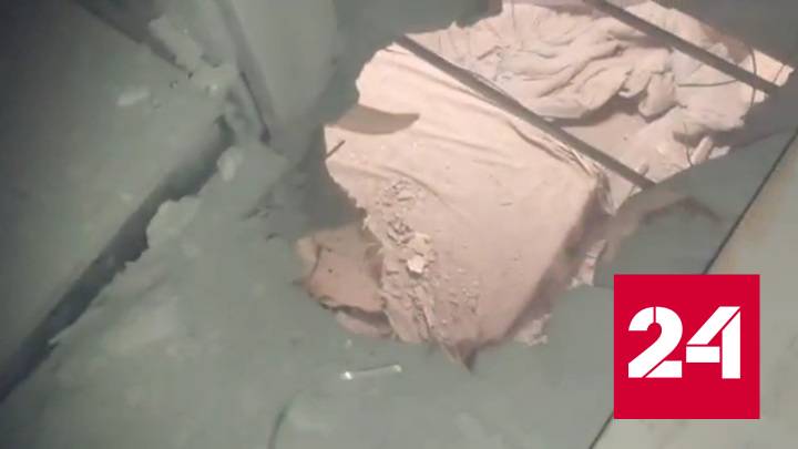 Мэр Горловки показал последствия ударов ВСУ по гостинице "Родина" - Россия 24