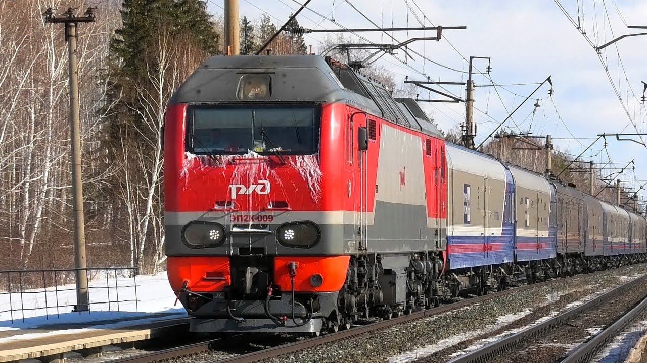 ЭП2К-009 с почтово-багажным поездом Владивосток - Москва следует через о.п. Измоденово