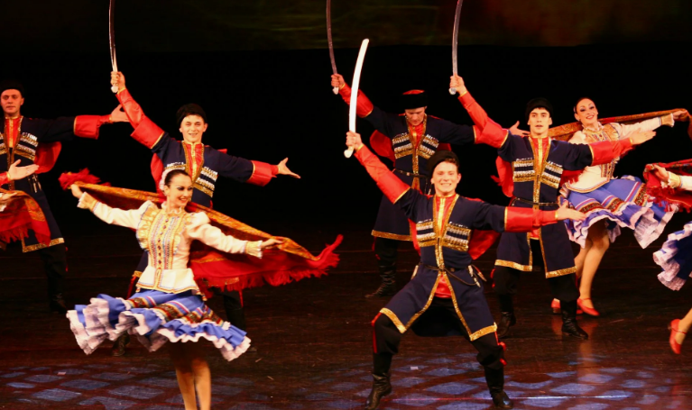 Танец кубанских казаков из группы "Отважные".