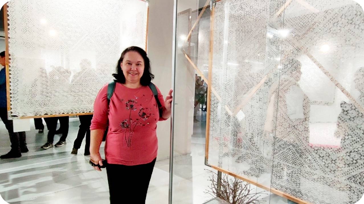 Галерея "Оренбургский пуховый платок", выставка пуховых изделий мастериц артели "ОренбургШаль".