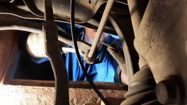 Замена стойки стабилизатора Peugeot