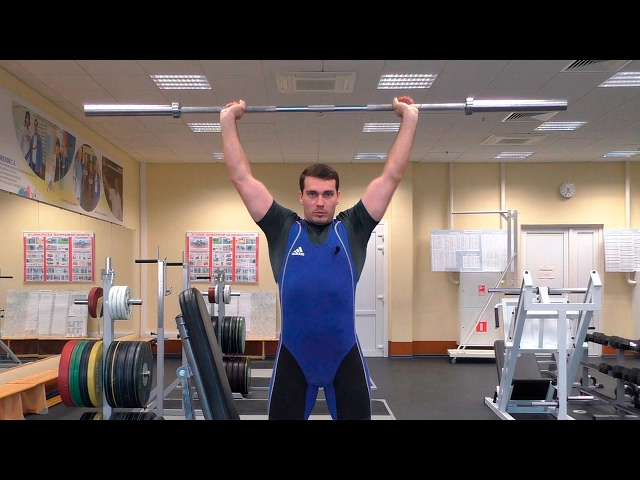 Жим штанги из-за головы стоя или сидя: техника и нюансы