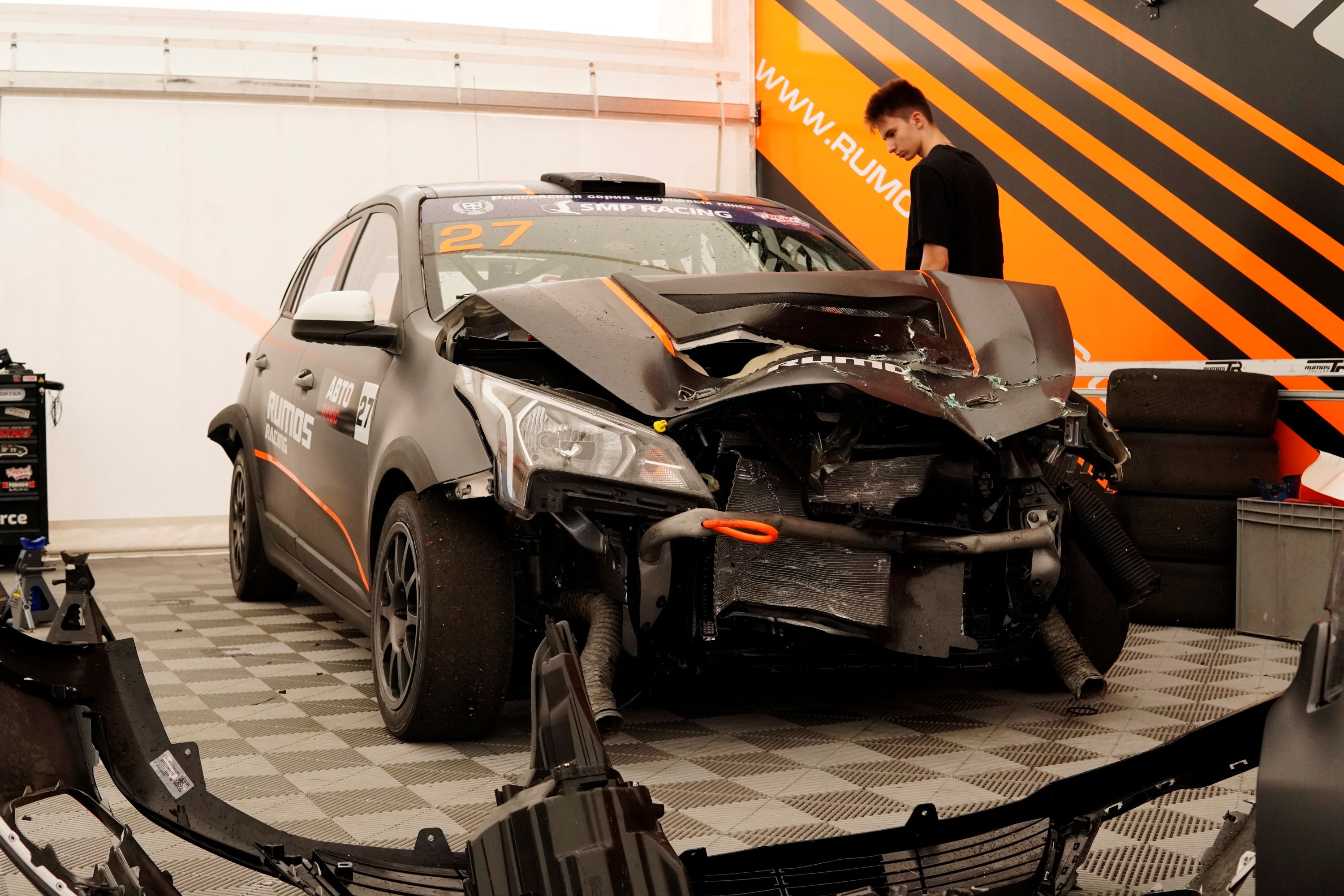 Нижний: игра в шахматы с дождем и настройками