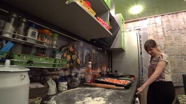 VLOG  дочь готовит/первая её пицца/мать в истерике / много юмора