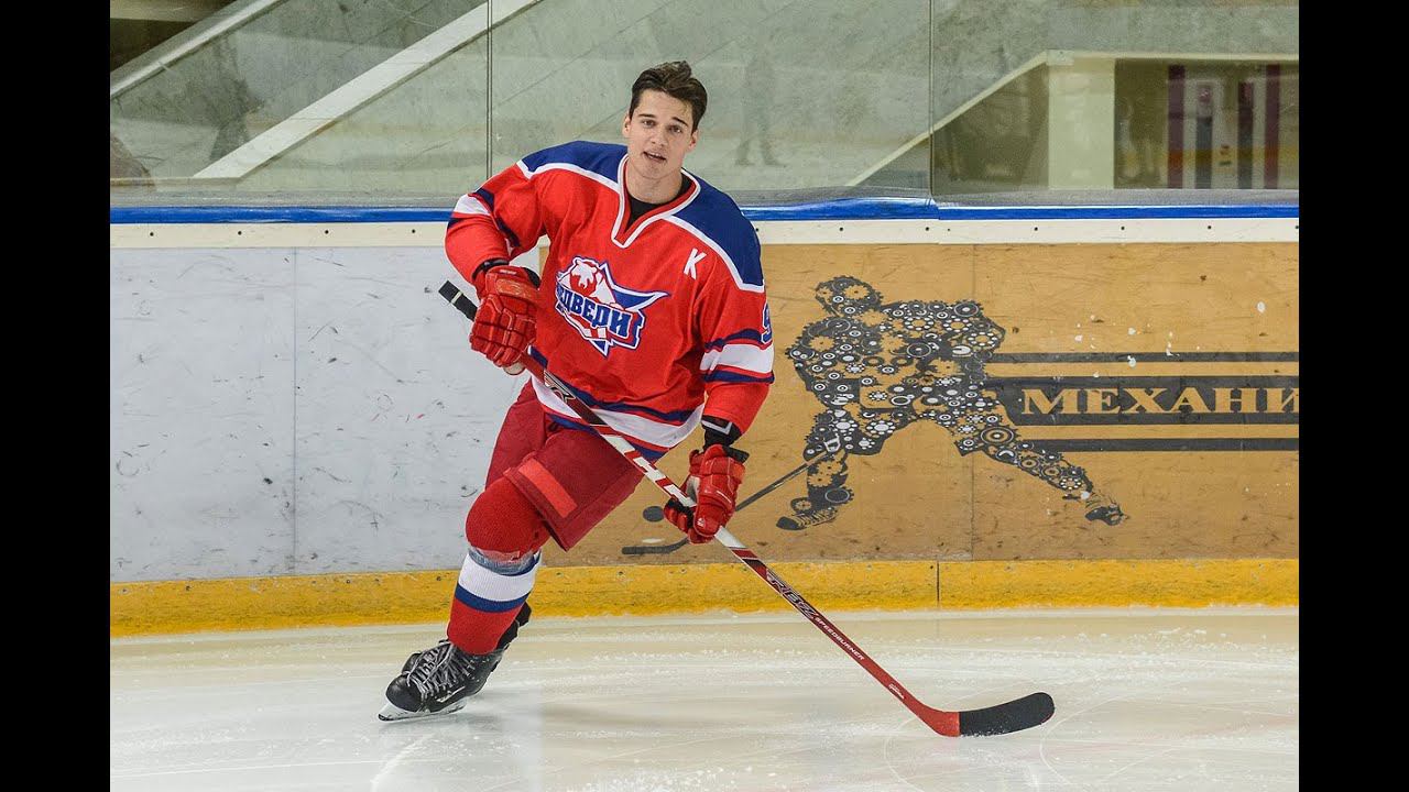 Звезда сериала "Молодёжка" Иван Жвакин после премьерного показа фильма «Капитан Немо»