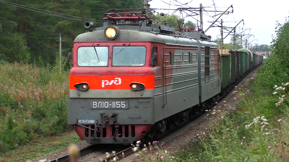 "Один на миллион". ВЛ10-1155 с грузовым поездом