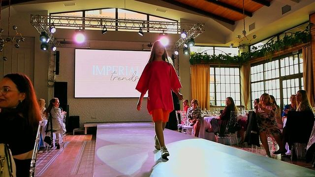 ШАТО ПИНО  GIRLS MODELS FASHION SHOW / ДЕВУШКИ МОДЕЛИ ДЕФИЛЕ CHATEAU PINOT / 1000планет