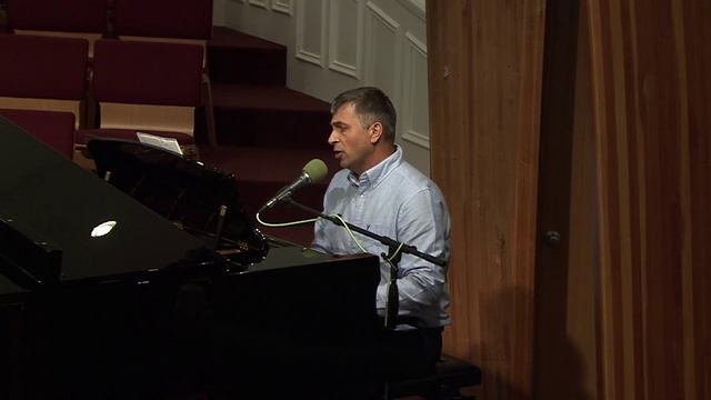 Я открываю и вновь читаю слово Твоё..