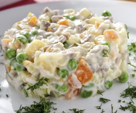 Продукты для приготовления салата «Оливье»