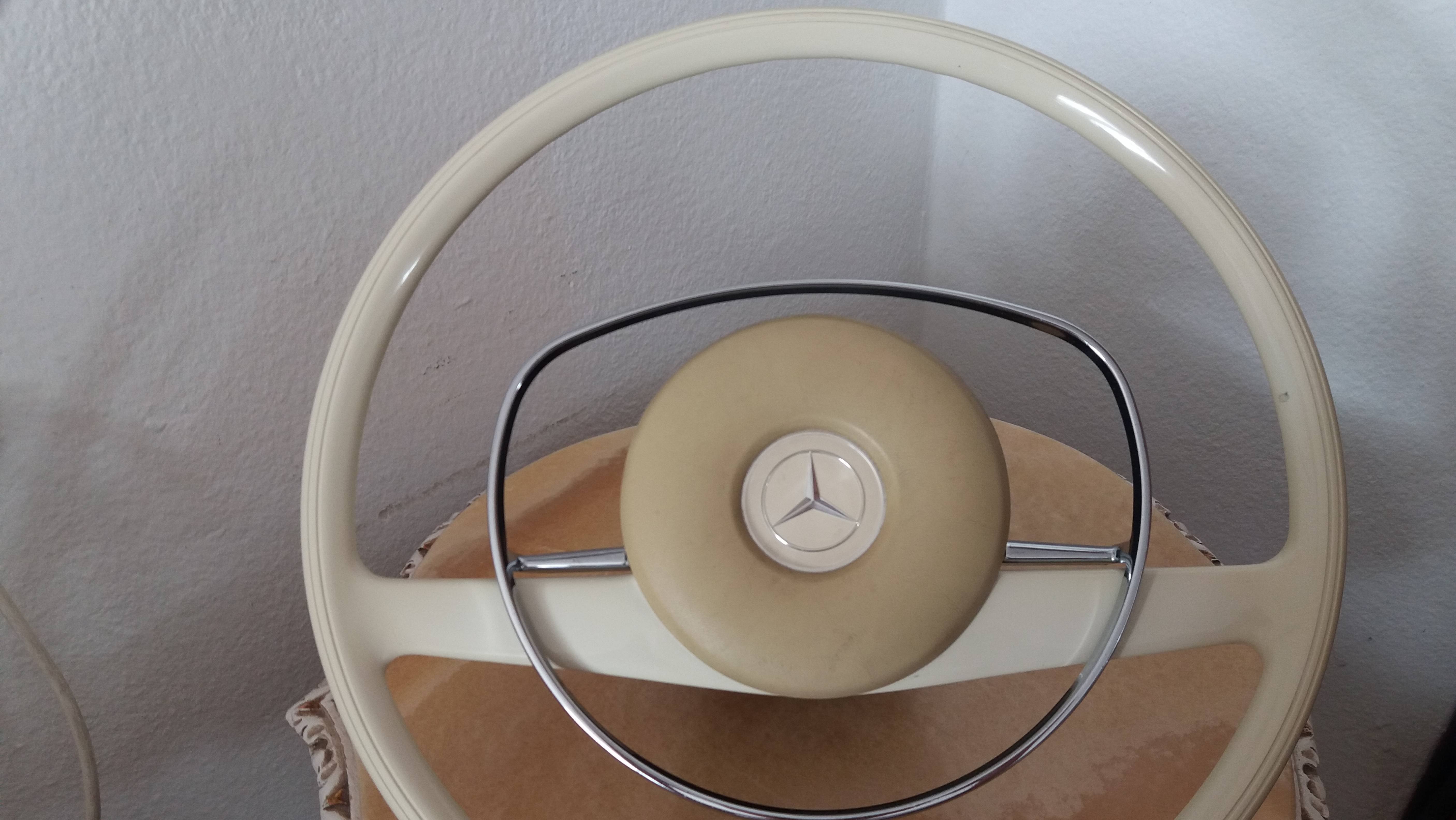Руль мерседес бакелит W123 W111 W114 W115 цвет Слоновая кость