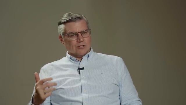 В погоне за статусом _ Час трендов с Евгением Бахмутским