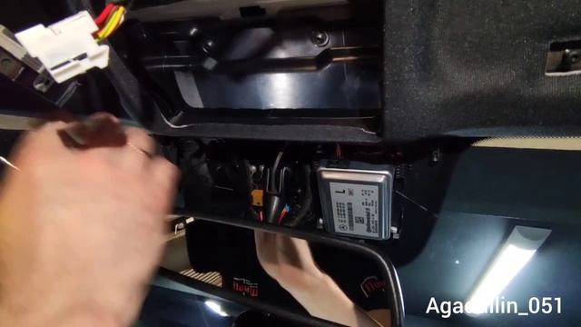 Mercedes-Benz V-Класс 2020. Как снять центральный плафон? Как снять накладку с лобового стекла? Как