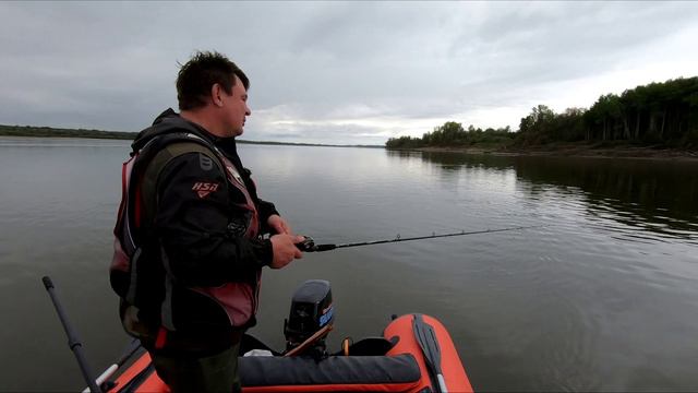 Трофейная щука и судак осенью на Оби!