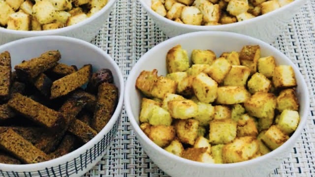 Сухарики-гренки для салатов, супов и просто так... Приготовила в 4-х вариантах.