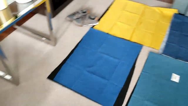 Купила лоскут мебельной ткани -  6 метров за 300 рублей. Образец упаковки для подарков из этой ткани