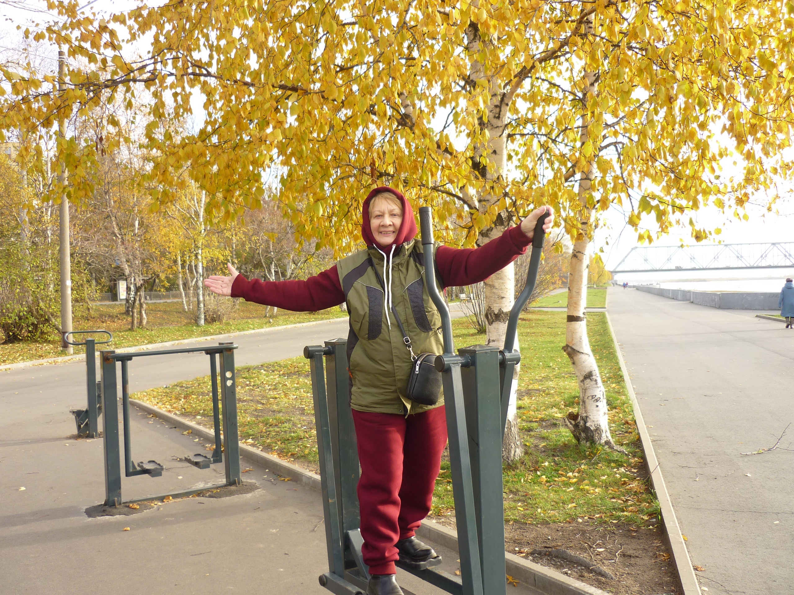 "КОНЕЦ ДАЧНОГО СЕЗОНА"... (Фото Ольги Репищной (Архангельск), музыка Сергея Сметанина)