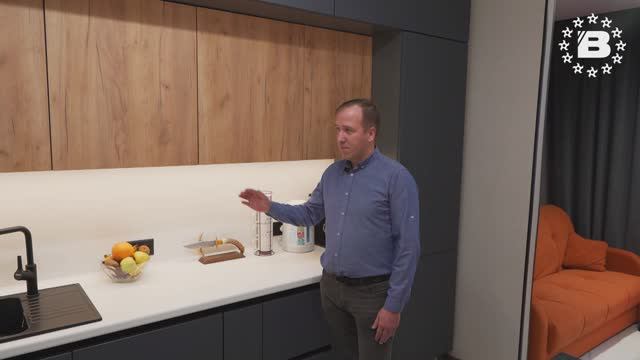 Видео обзор кухни гостиной от Евгения