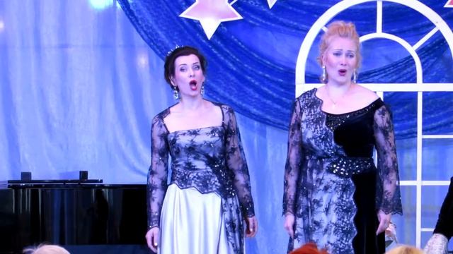 В. Лебедев-Кумач, И. Дунаевский "Тёплыми стали синие ночи". исп. Екатерина Чебыкина и Юлия Соколова.