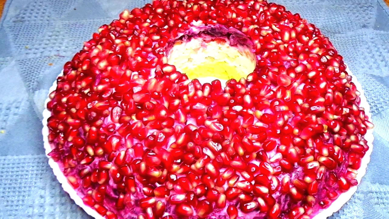 Гранатовый браслет на Новогодний стол