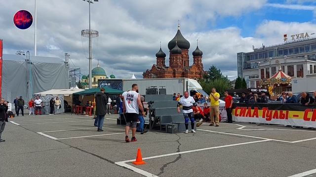 Поднятие гирь на силовой лестнице (веса гирь – 200, 220, 240 кг). Сила Тулы 2023.