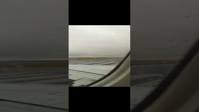 САМАЛЕТ НА ВЗЛЕТНУЮ ПОЛОСУ