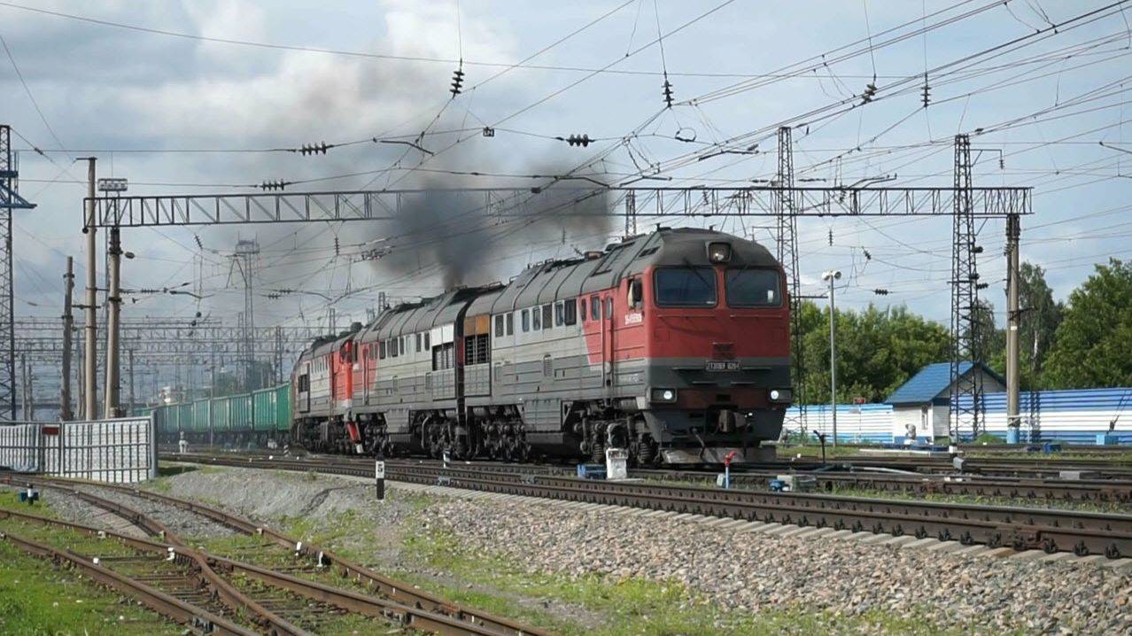 Тепловозы 2ТЭ116У-0284 и 2ТЭ10У-0340Б/0540А. Отправление двойной тяги.