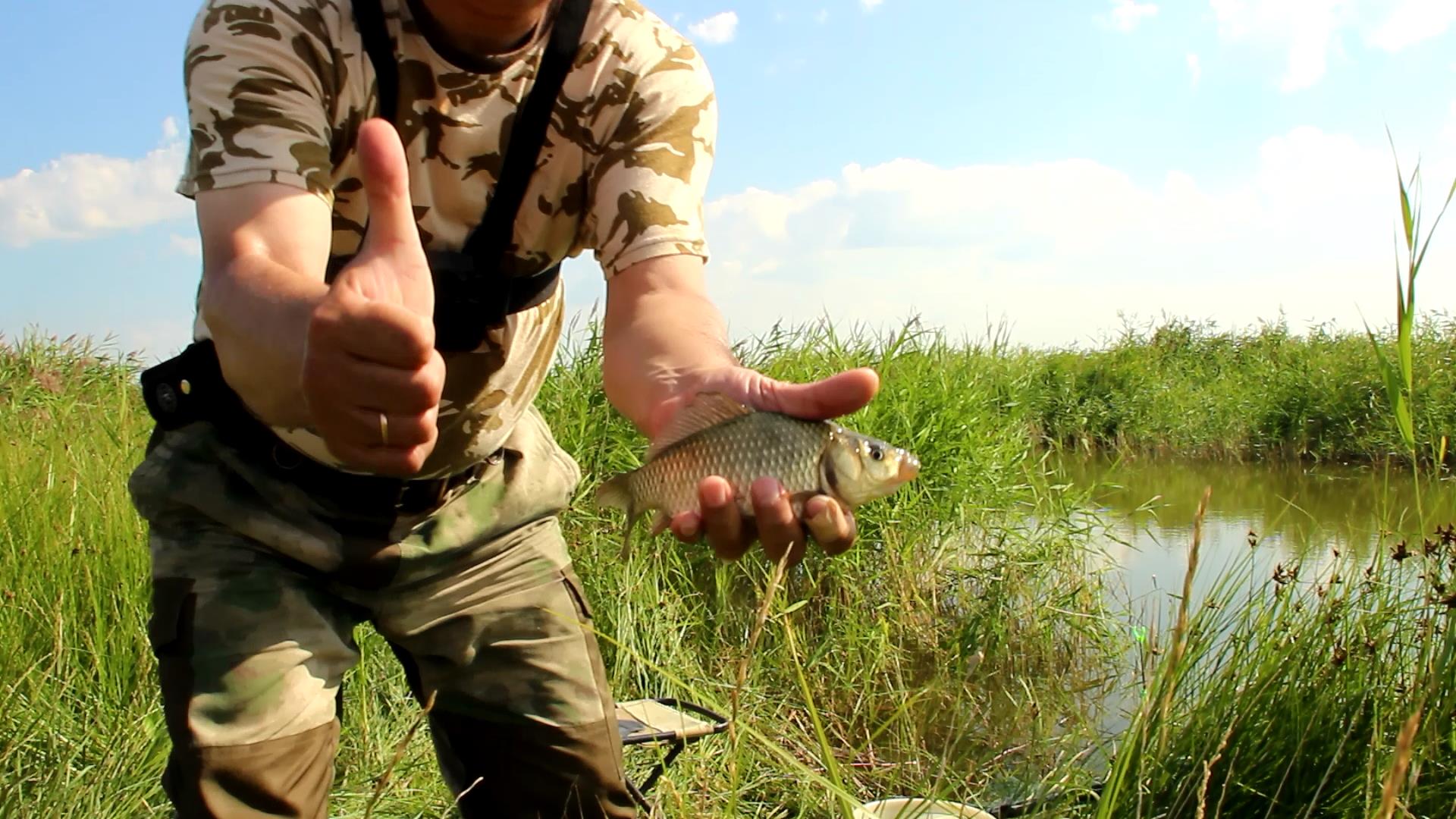 Карась на поплавочную удочку на степных озерах Сибири.