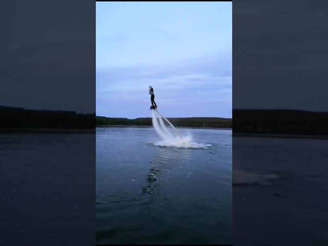 Полет на флайборде в Екатеринбурге: Экстремальные развлечения Агентства Экстрима АХАА.