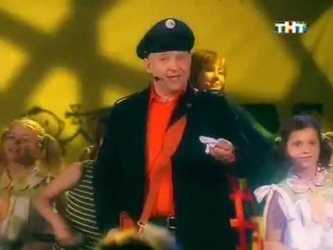 Почтальон дядя Саша и "Волшебники двора" - Песня Почтальона (детская песня, Лужники, 2010)